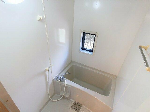 フローラ四月田　Ａ棟の浴室|現況が相違する場合は現況を優… 