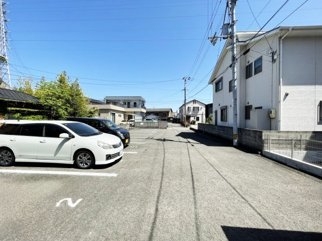 コーポアネシスの駐車場