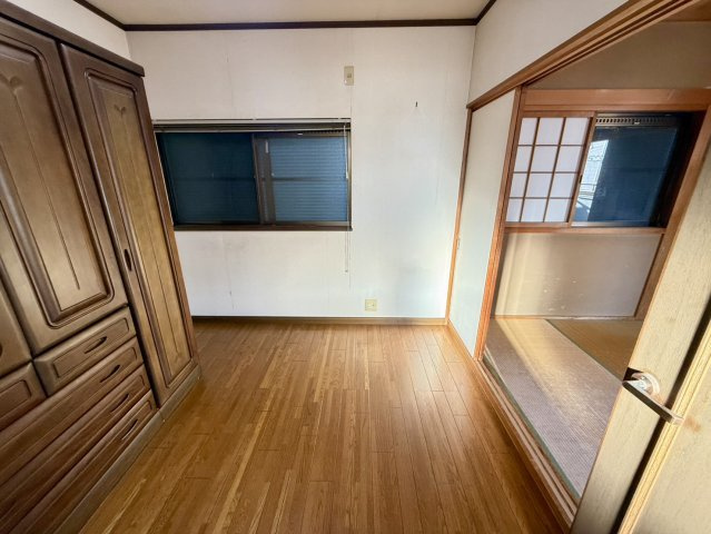 貝塚市津田北町　テラスハウスの洋室