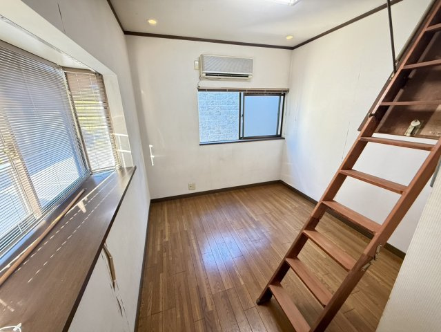 貝塚市津田北町　テラスハウスの洋室