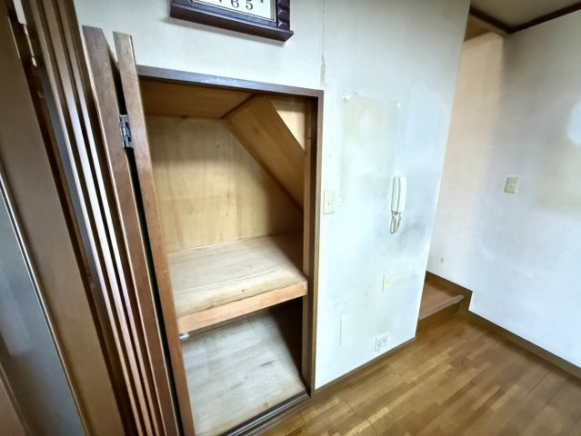 貝塚市津田北町　テラスハウスの収納