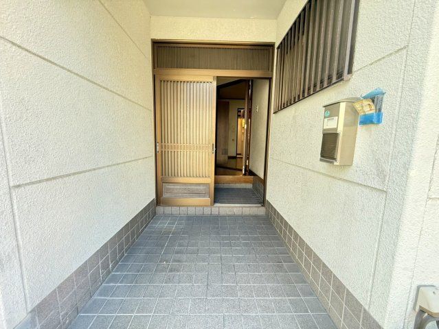 貝塚市津田北町　テラスハウスの玄関