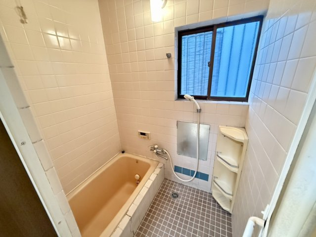 貝塚市津田北町　テラスハウスの浴室
