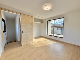 【洋室】 | 甲府市下鍛冶屋町　中古戸建　内外装フルリフォーム