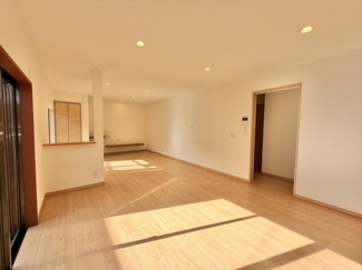 【居間・リビング】 | 甲府市下鍛冶屋町　中古戸建　内外装フルリフォーム