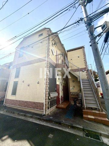 横浜市金沢区六浦東１丁目のアパートの外観