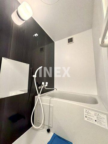 横浜市金沢区六浦東１丁目のアパートの浴室