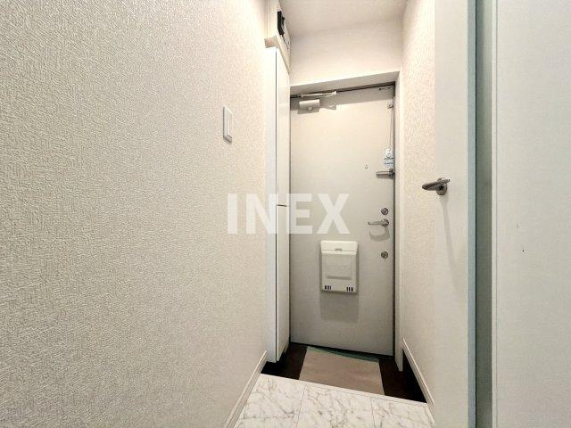 横浜市金沢区六浦東１丁目のアパートの玄関