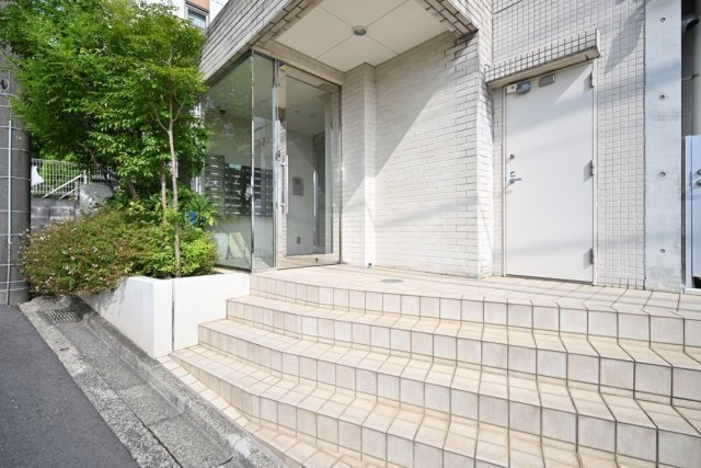 ラ・シード横浜藤が丘のエントランス