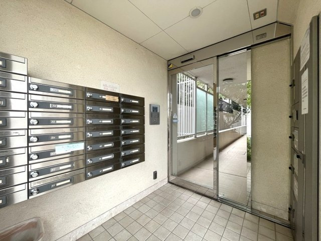 ラ・シード横浜藤が丘のエントランス