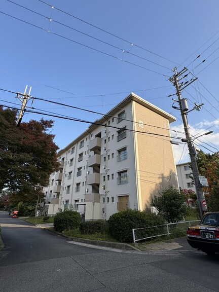 箕面粟生第二住宅18号棟の外観