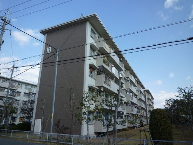 箕面粟生第二住宅18号棟の外観