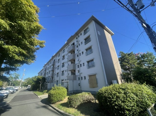 箕面粟生第二住宅18号棟の外観