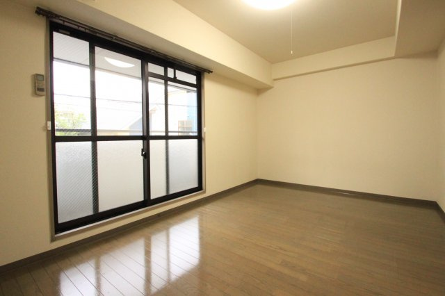 メゾン・ド・ファミール岡村の寝室