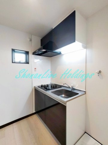 アマーレヴィスタのキッチン|窓付き♪収納豊富な2口ガスコンロキッチン