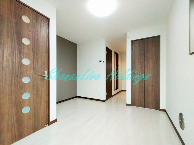 アマーレヴィスタの寝室|白を基調としたお洒落な室内