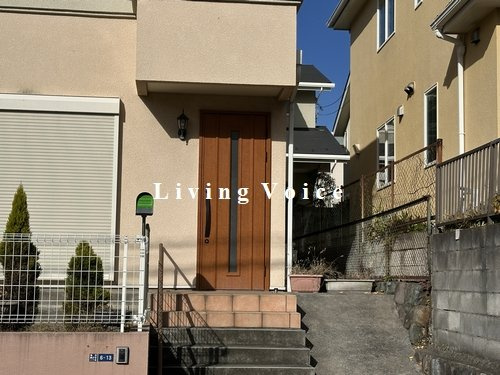 【玄関】 | 【仲介手数料０円】藤沢市鵠沼藤が谷2丁目　中古一戸建て | 【仲介手数料０円】藤沢市鵠沼藤が谷2丁目　中古一戸建て