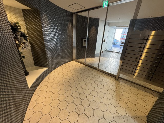 池田市新町の賃貸マンションのエントランス