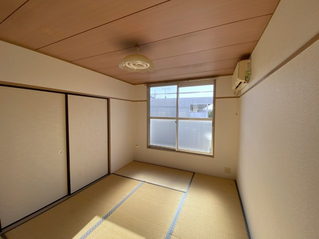 露崎コーポの和室