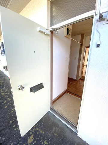 露崎コーポの玄関