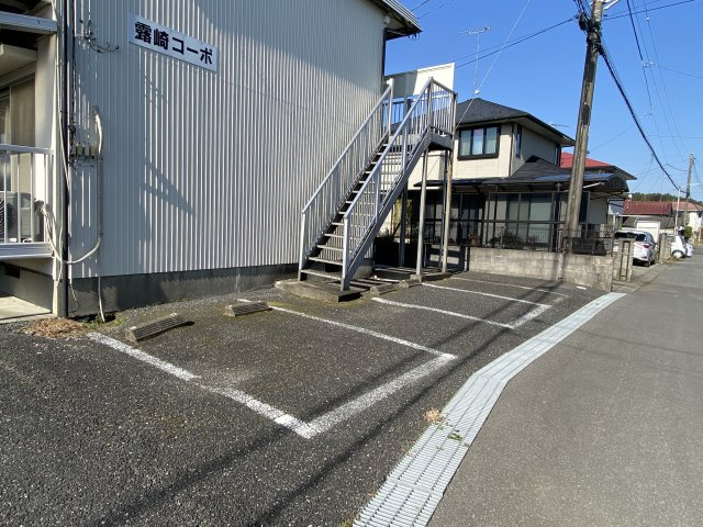 露崎コーポの駐車場