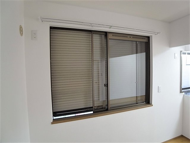 神戸市長田区二葉町８丁目のハイツのその他|シャッター雨戸を完備