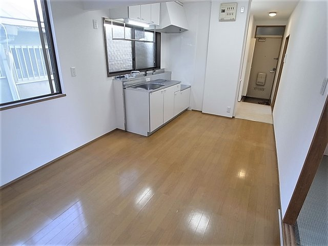 神戸市長田区二葉町８丁目のハイツの居間・リビング|明るく広々として非常に美麗なダイニング