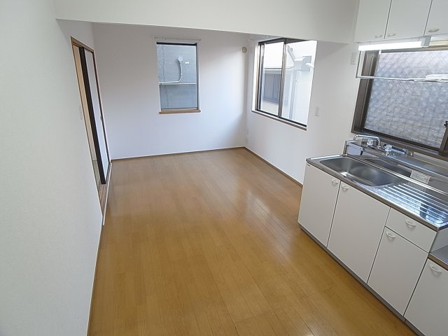 神戸市長田区二葉町８丁目のハイツの居間・リビング|解放感がありゆったりと寛げます