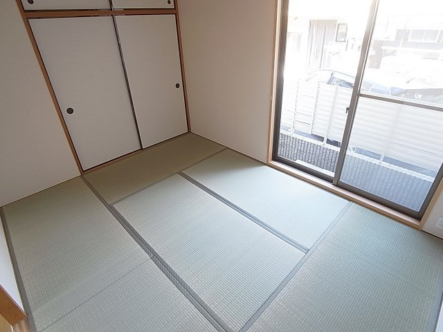 神戸市長田区二葉町８丁目のハイツの和室|和室も綺麗で清潔感有ります