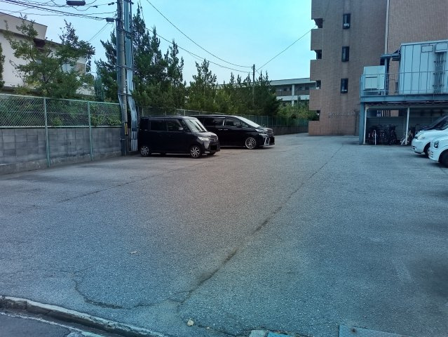 メゾン・ドゥ・ヴァン上赤江の駐車場