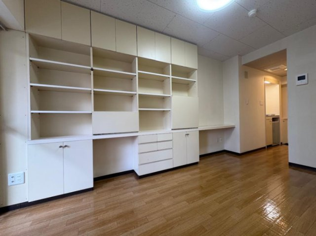 セトビルの居間・リビング