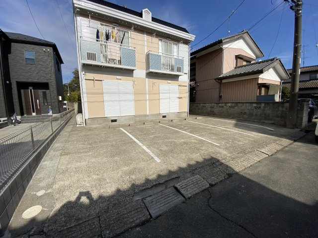 茂原市茂原のアパートの駐車場