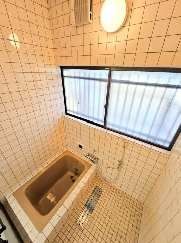 花園町戸建ての浴室