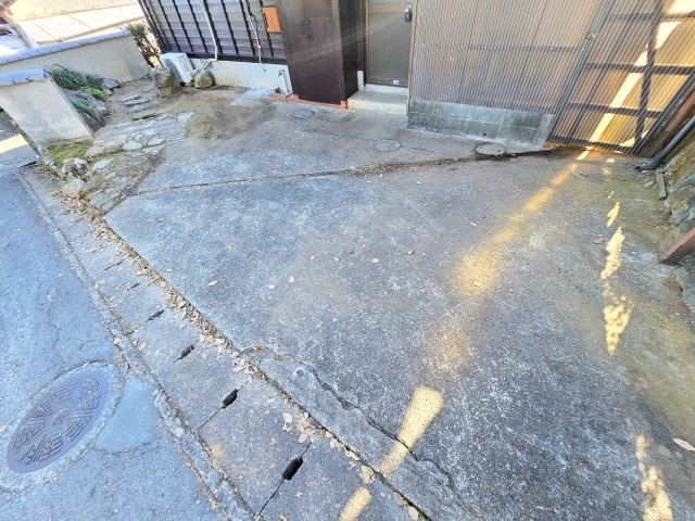 花園町戸建ての駐車場