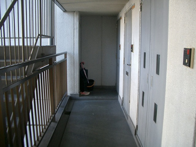 【その他共用部分】 | ティーホームズ新大阪 | 共用廊下です