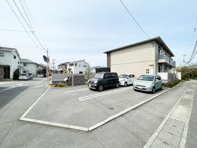 シャーメゾン中吉野の駐車場