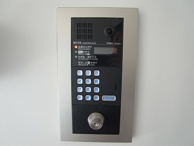 プラネットハイツKOBEのセキュリティ|エントランスにはＴＶモニタ―連動のオートロックを完備