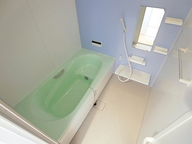 プラネットハイツKOBEの浴室|追い炊き可能バスルーム、広々1616サイズのゆったりタイプ