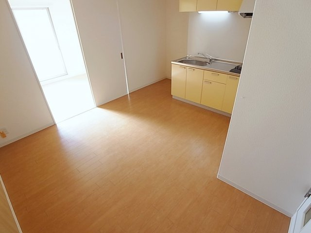 プラネットハイツKOBEの居間・リビング|リビングスペースにも採光入ります