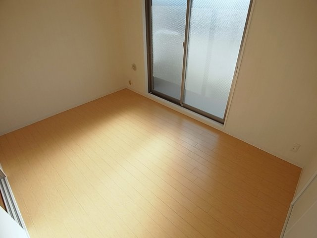 プラネットハイツKOBEの洋室|綺麗なフローリング