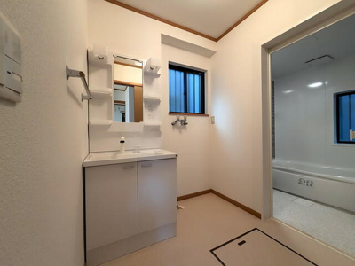 【洗面所】 | 川口市本町三丁目貸家 | 新規交換済　２０２５年１１月