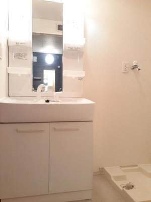 【洗面所】 | 綿屋Ⅴ　Ａ | コンパクトで使いやすい洗面所