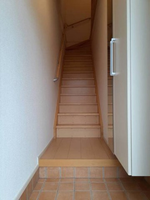 【玄関】 | 綿屋Ⅴ　Ａ | ゆったりとした玄関です