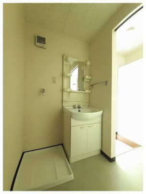 【洗面所】 | コルヴェールＫ | 明るい洗面所です