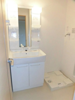 【洗面所】 | ヴァーサアラヤ | 脱衣スペースもあります