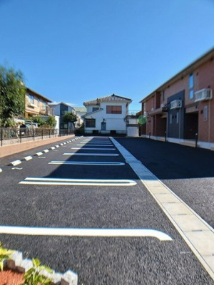 【駐車場】 | ブリック | 駐車場に車を止められます