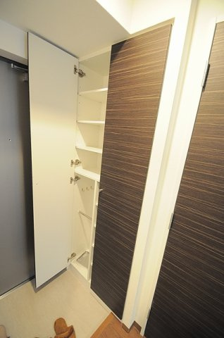 大阪市都島区東野田町１丁目の賃貸マンションの玄関