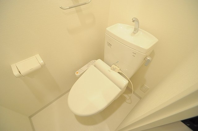 大阪市都島区東野田町１丁目の賃貸マンションのトイレ