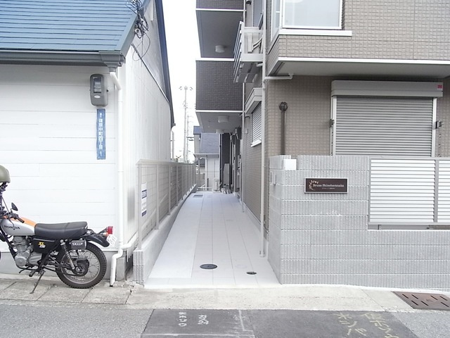 ブルーノ篠原中のエントランス