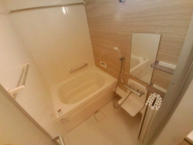 ブルーノ篠原中の浴室